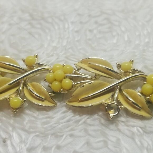 Coro Bracelet Yellow Leaves Berries Gold Tone Rare Broken Vintage - Picture 9 of 14